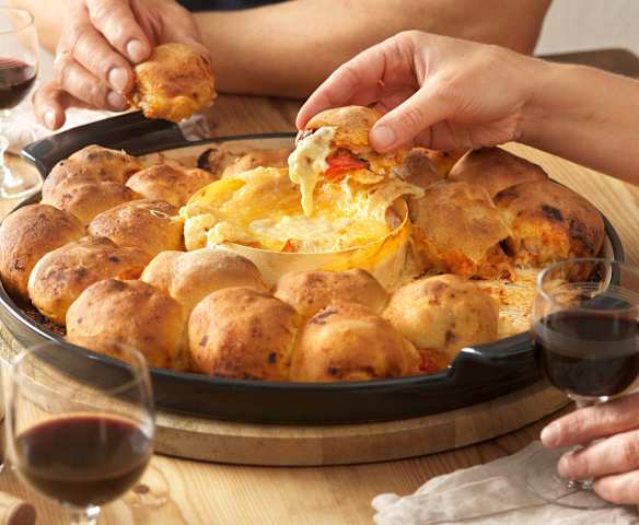 Sýrový věnec z plněných pizza kuliček