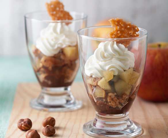 牛奶脆片佐香滑可可淋醬配手工蘋果醬