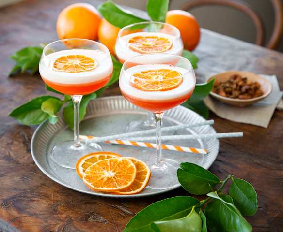 Aperol- og lemon sour med aquafabaskum Aperol- og lemon sour med aquafabaskum