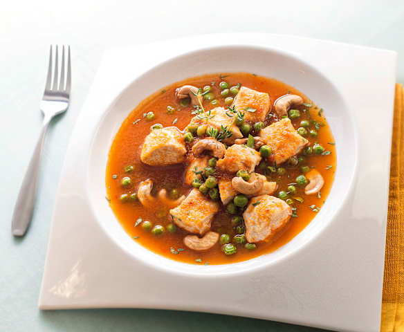 Pollo con chipotle y nuez de la india