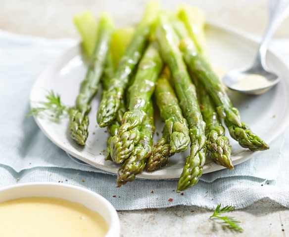 Asperges sauce mousseline