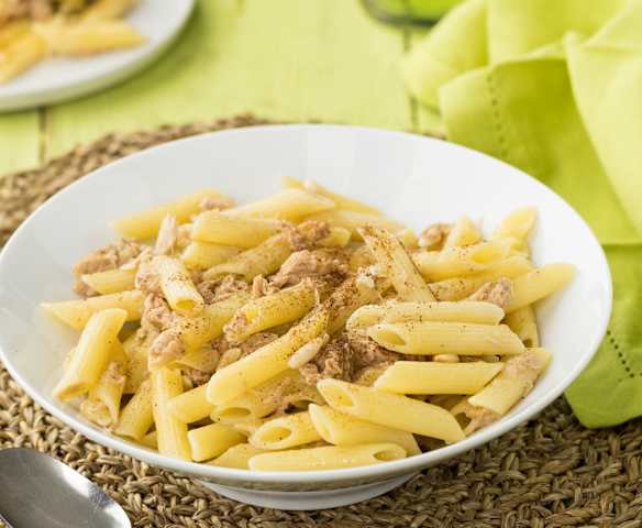 Penne tonno, pinoli e limone
