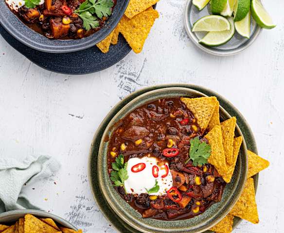 Süßkartoffel-Chili mit schwarzen Bohnen Süßkartoffel-Chili mit schwarzen Bohnen