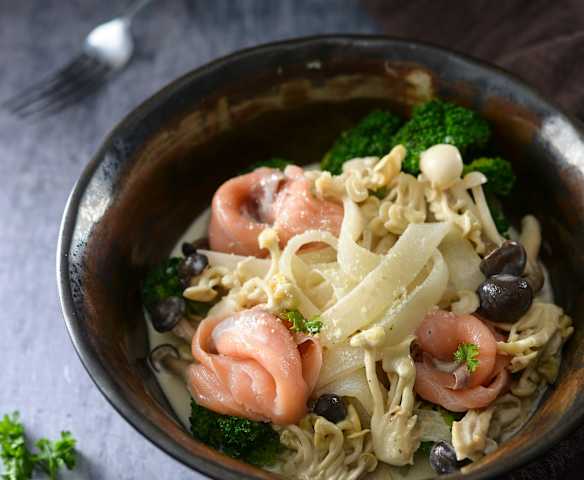 奶油燻鮭魚蘿蔔麵
