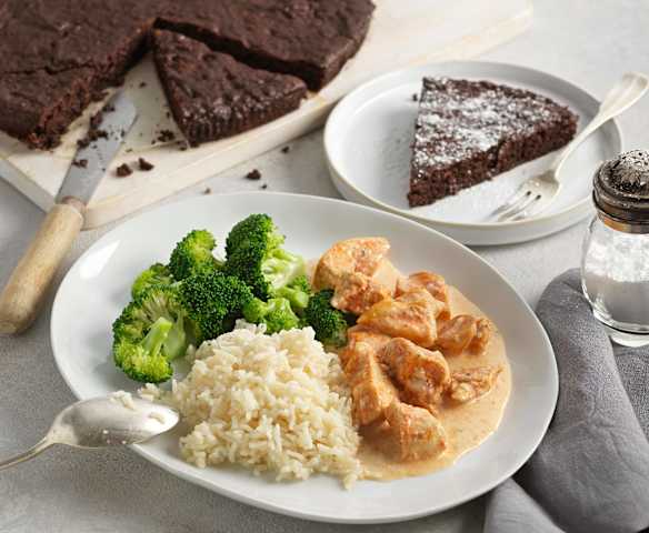 Menü: Hühnergeschnetzeltes mit Reis und Brokkoli, Schokokuchen
