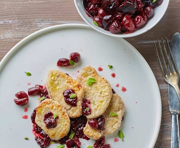 Scaloppine di maiale con salsa alle ciliegie Scaloppine di maiale con salsa alle ciliegie