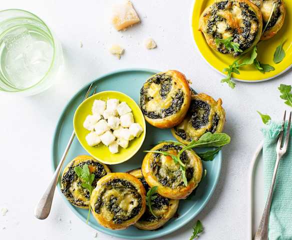 Espirales de hojaldre con espinacas y queso feta Espirales de hojaldre con espinacas y queso feta
