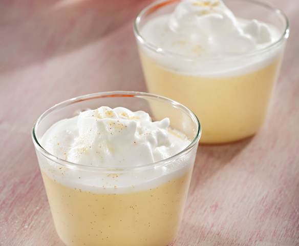 Natillas de vainilla con merengue de leche y polvo de mandarinas