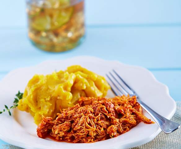 Pollo in salsa adobo con purè di platano