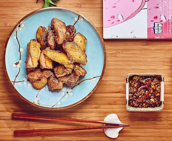 Pollo croccante con salsa di porri