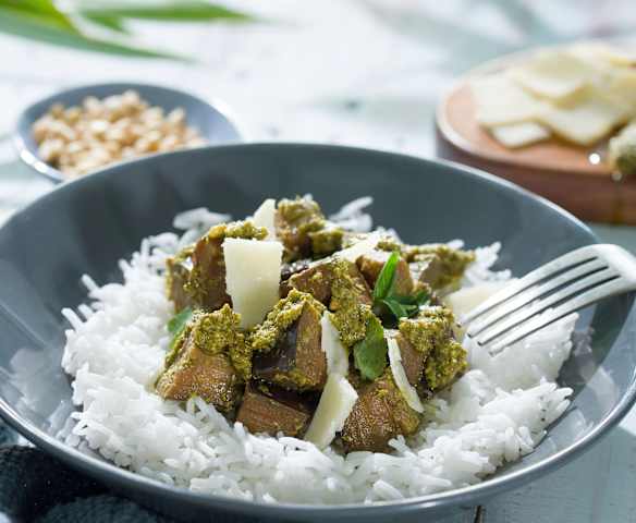 Ensalada pesto de berenjena salteada con arroz Ensalada pesto de berenjena salteada con arroz