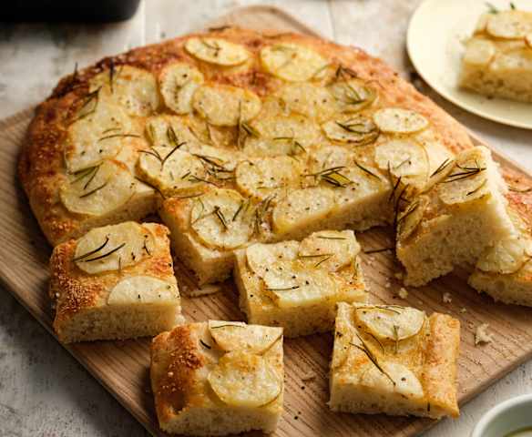 Focaccia aux pommes de terre et au romarin Focaccia aux pommes de terre et au romarin