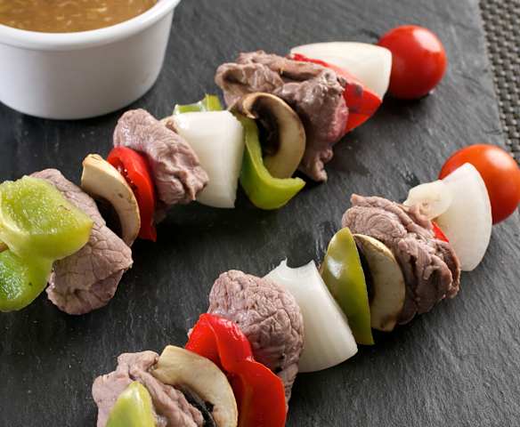Telecí špíz se zeleninou a hořčičnou omáčkou