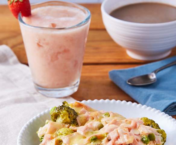 Crema de champiñón, pollo gratinado y agua tropical TM6