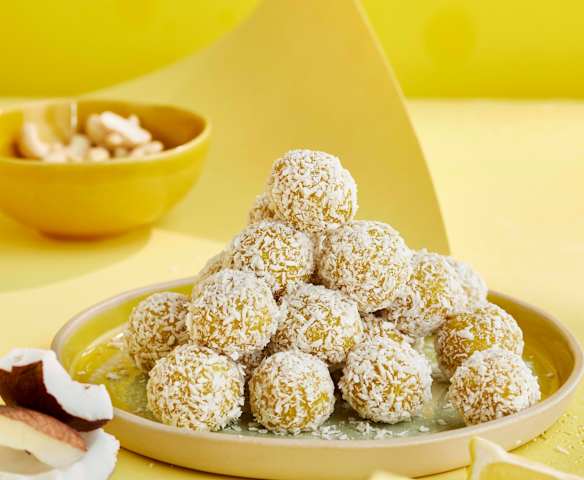 Zitronen-Kokos-Energyballs