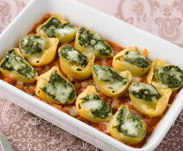 Conchas de massa com espinafres e requeijão