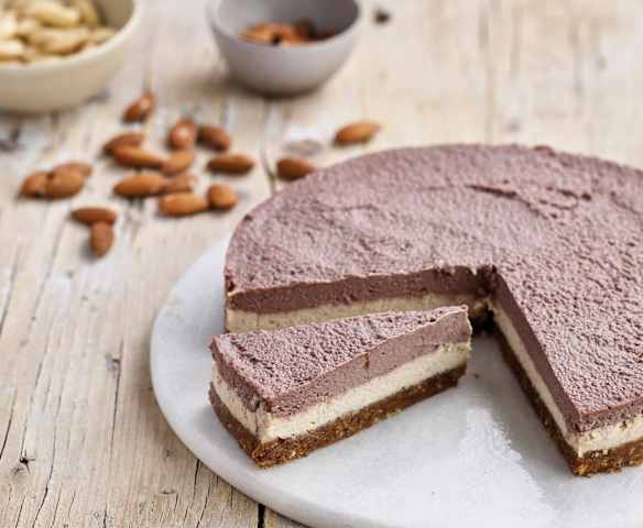 Cheesecake de açaí e frutos secos