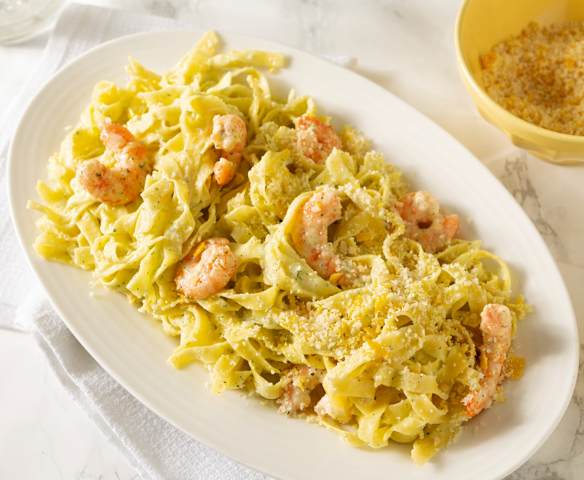 Tagliatelle al limón con calabacín y langostinos Tagliatelle al limón con calabacín y langostinos