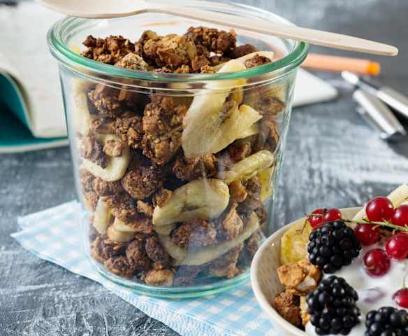 Muzlu ve Kuruyemişli Kıtır Granola Muzlu ve Kuruyemişli Kıtır Granola