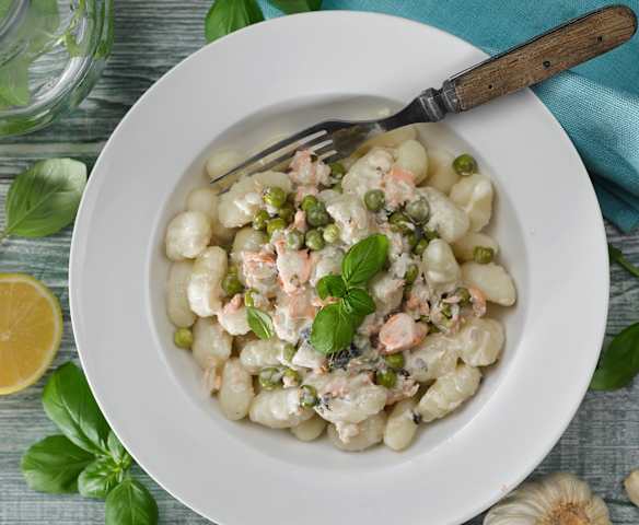 Gnocchi s lososem a hráškem