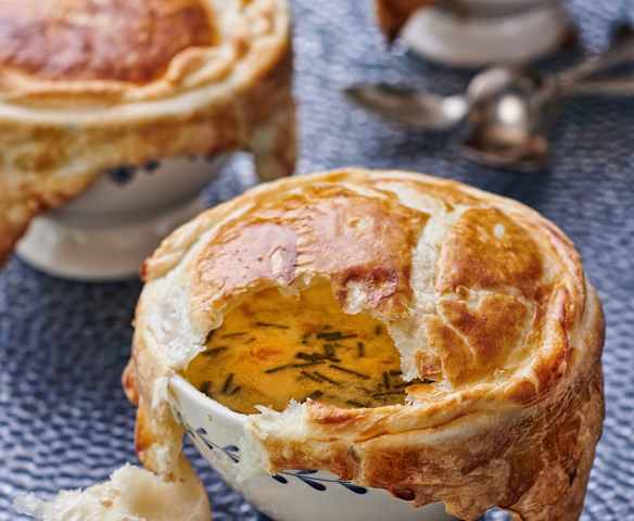 Soledurner Wysuppe (Solothurner Weinsuppe)