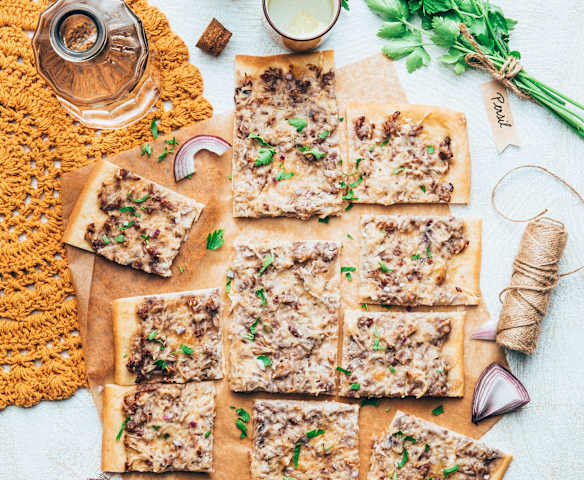 Flammekueche au chèvre et oignon rouge