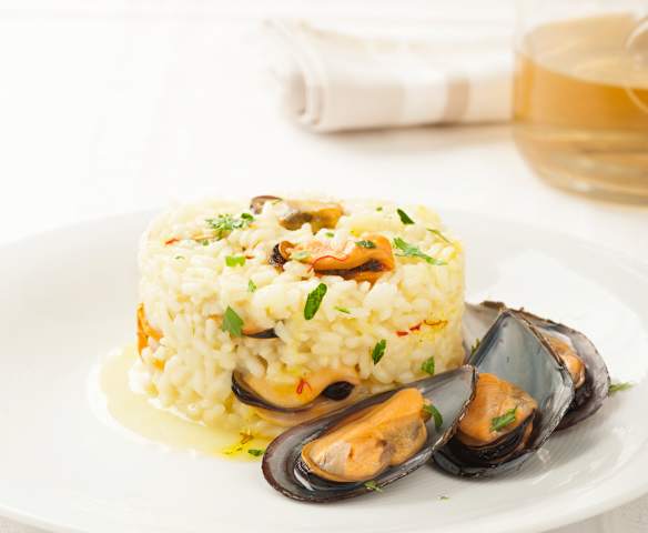 Arroz al azafrán con mejillones