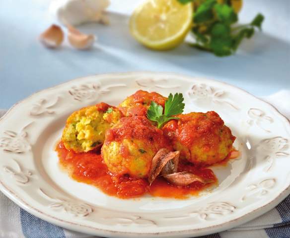 Polpette di merluzzo con salsa di pomodoro all'acciuga