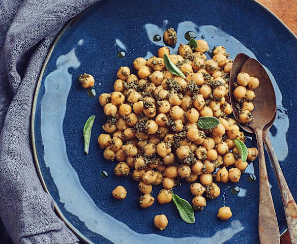 Insalata di ceci con pesto di salvia