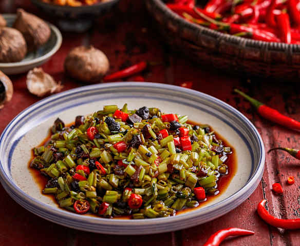 黑蒜炒空心菜