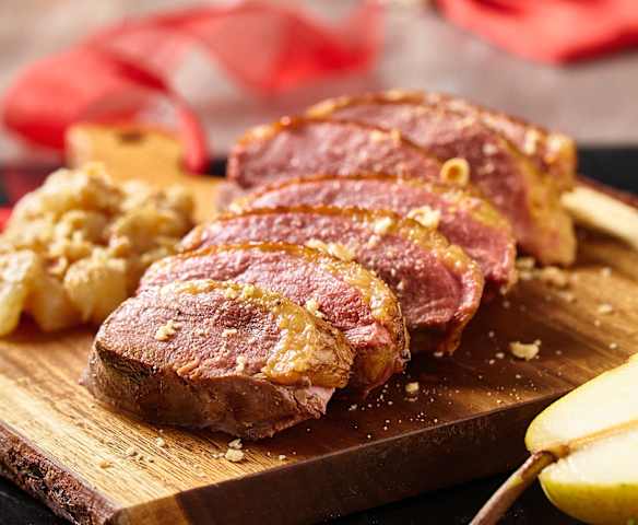 Petto d’anatra con pere e nocciole