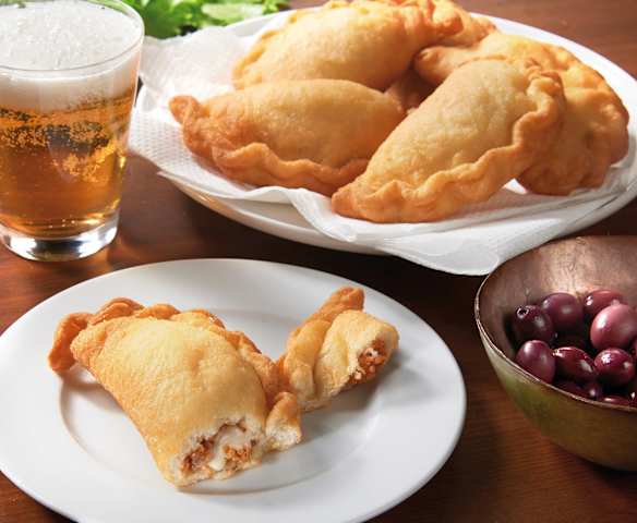 Panzerottini con mozzarella filante e carne