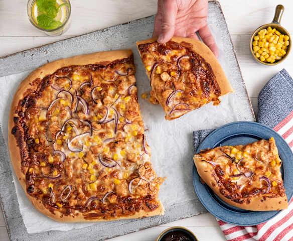 Barbekü Soslu ve Tavuklu Pizza