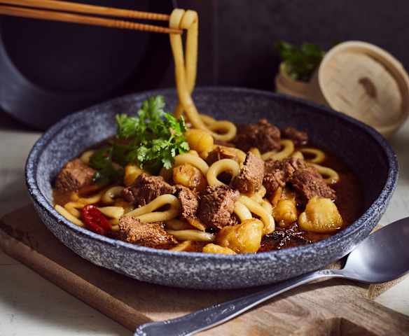 Rindfleischtopf mit Kartoffeln und Nudeln (马铃薯炖牛肉) Rindfleischtopf mit Kartoffeln und Nudeln (马铃薯炖牛肉)