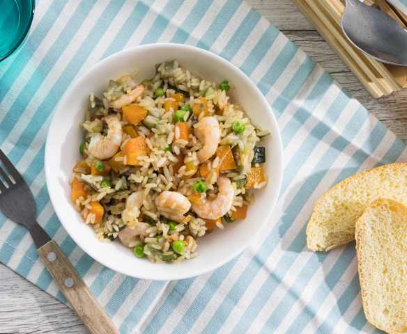 Insalata di riso con gamberi e verdure