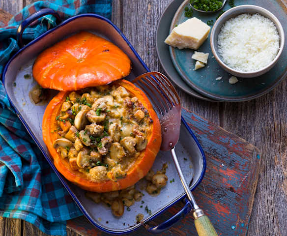 Gefüllter Kürbis mit Champignons Gefüllter Kürbis mit Champignons