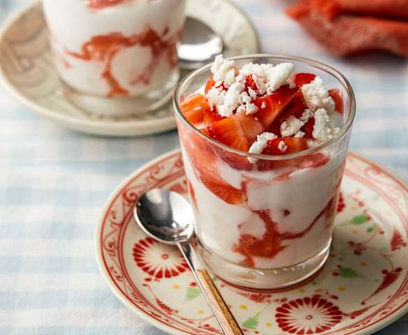 Wegański Eton Mess kokosowo-truskawkowy