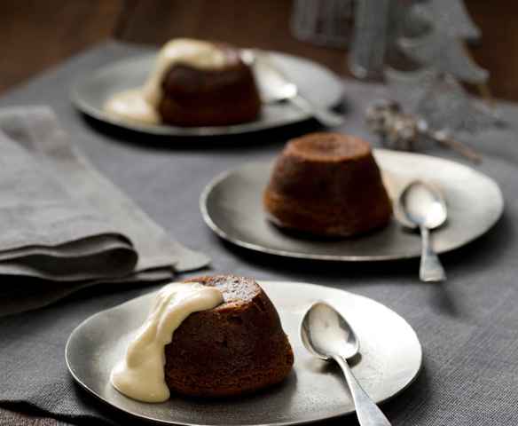 Steamed chocolate and prune puddings