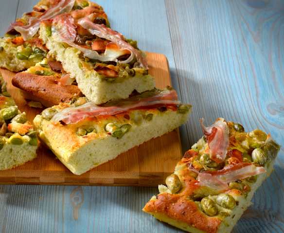 Focaccia fève, bacon et pecorino