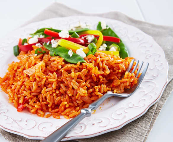 Arroz rojo con verduras de verano y queso feta