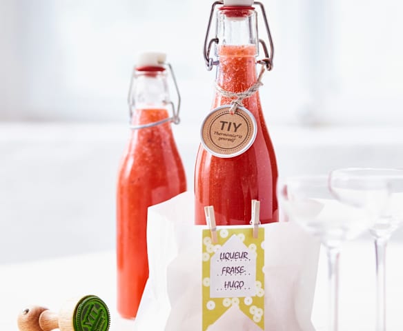 Liqueur fraise-hugo