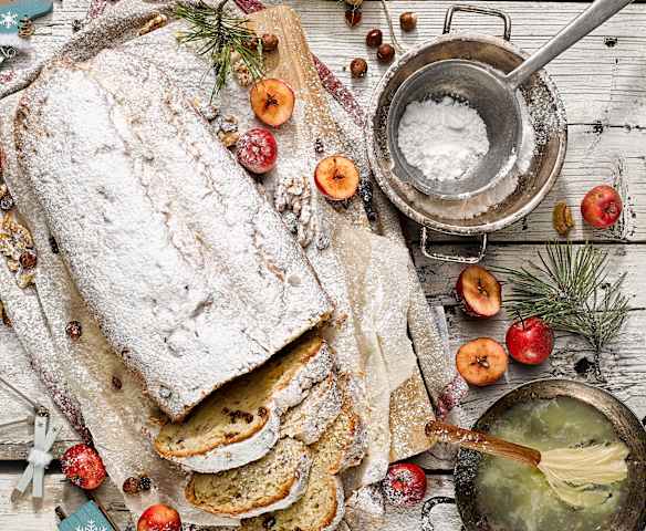 Quark-Nuss-Stollen Quark-Nuss-Stollen