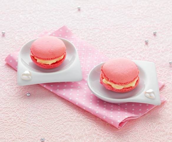 Mignardise : macarons rose-gingembre