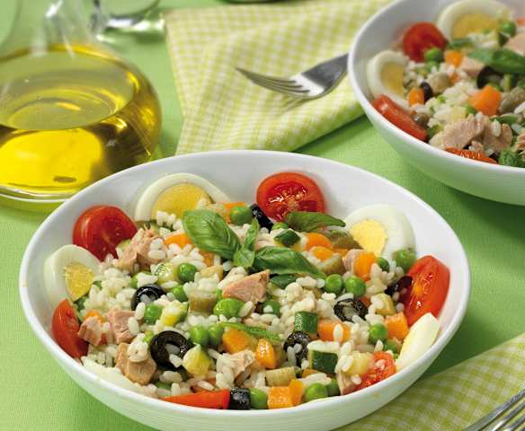 Insalata di riso con zucchine e menta