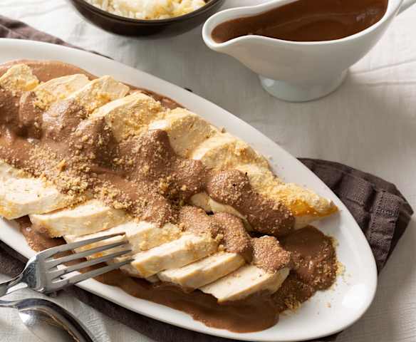 Pechugas de pollo con salsa de avellanas y chocolate