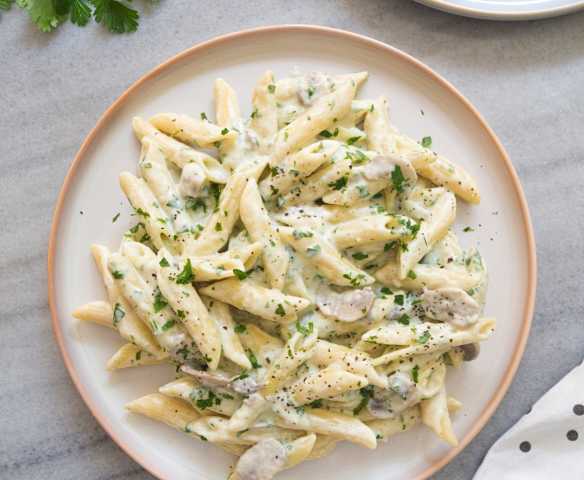 Labne peynirli ve mantarlı penne