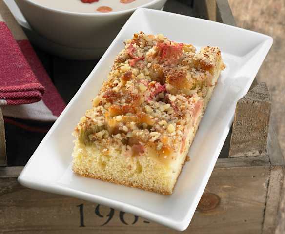 Rhabarber-Marzipan-Schnitten