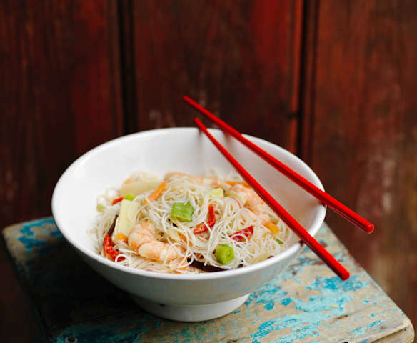 Chow mein z krewetkami