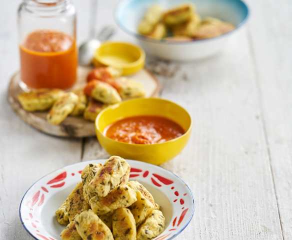 Croquetes de curgete com molho picante