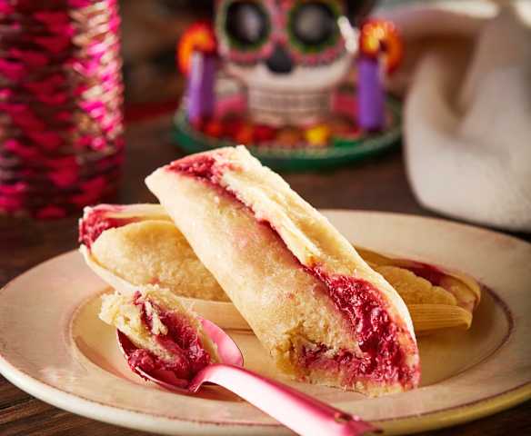 Tamales de elote, queso y zarzamora